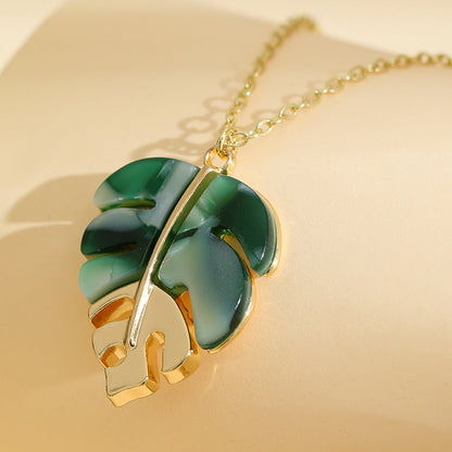 Fashion Leaf Pendant Necklace