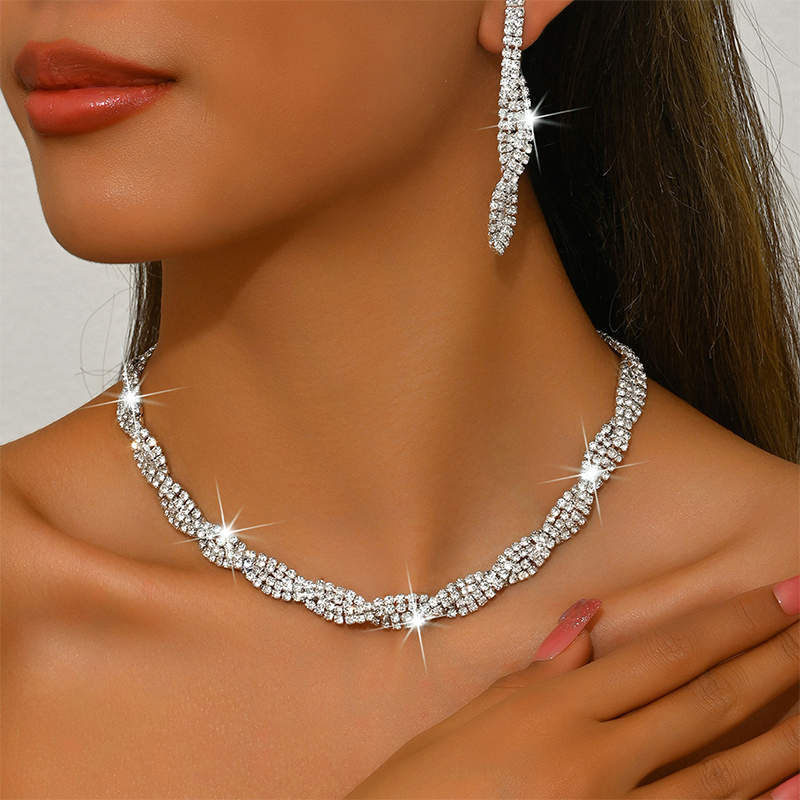 Sparkling Rhinestone Claw Chain Necklace & Earrings Set for Women