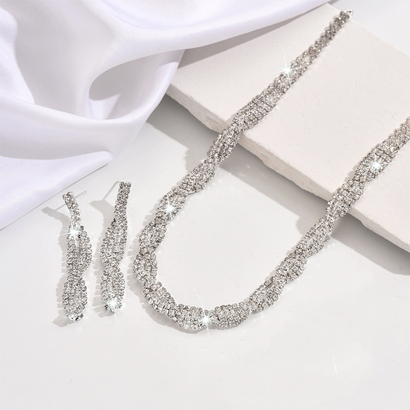 Sparkling Rhinestone Claw Chain Necklace & Earrings Set for Women