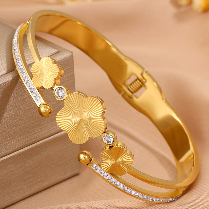 Women's Elegant Flower Open Bangle